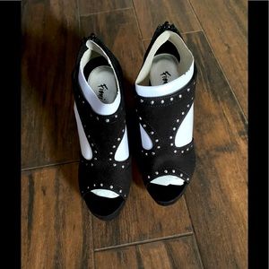 FIONI BLACK WITH SILVER STUD WEDGES